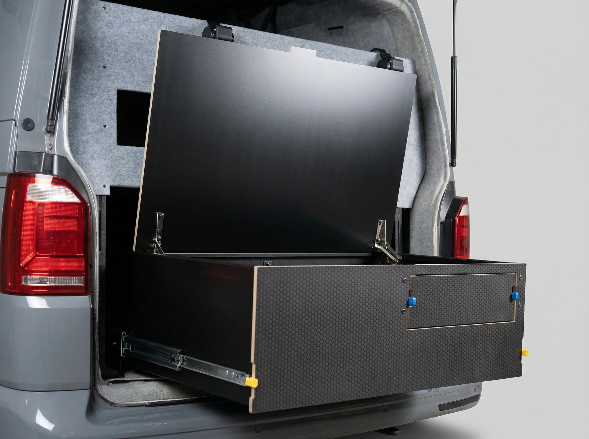 Rear Pull-Out Kitchen Pod 3